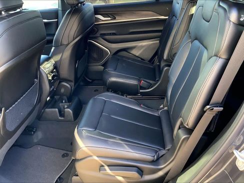 New 2025 Jeep Grand Cherokee L Limited w/ Black Appearance Package AWD/4WD image 20
