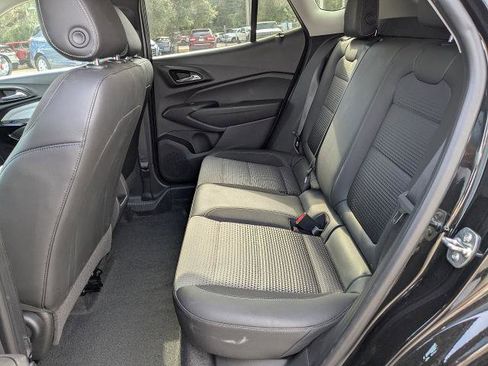 Used 2025 Chevrolet Trax LT w/ LT Convenience Package image 4