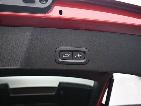Used 2023 Volvo XC40 B5 Plus w/ Protection Package Premier image 30