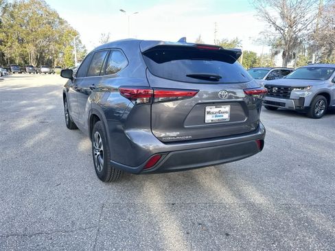 Used 2022 Toyota Highlander XLE image 4
