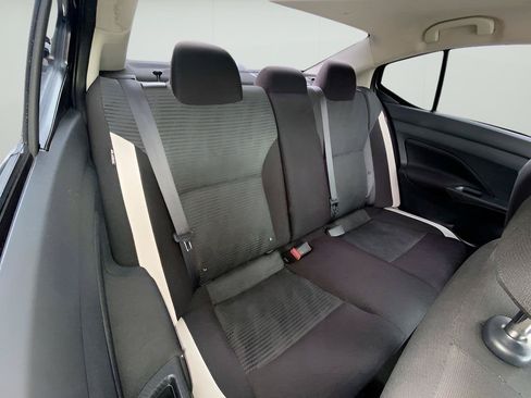 Used 2021 Nissan Versa SV FWD image 2