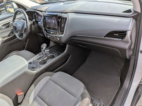 Used 2021 Chevrolet Traverse LT image 39