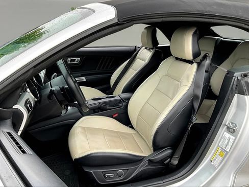 Used 2017 Ford Mustang Premium RWD image 23
