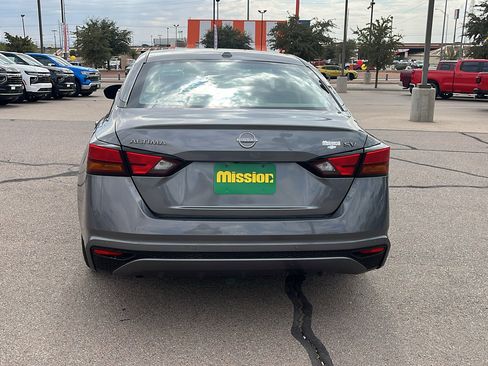 Used 2023 Nissan Altima 2.5 SV image 7