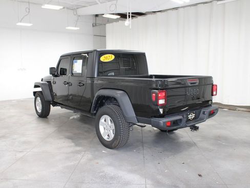 Used 2023 Jeep Gladiator Sport image 7