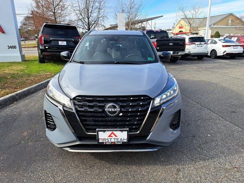 Used 2023 Nissan Kicks SR w/ SR Premium Package image 3