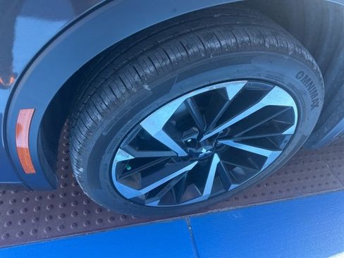 Used 2024 Mitsubishi Outlander SEL Black Edition image 9