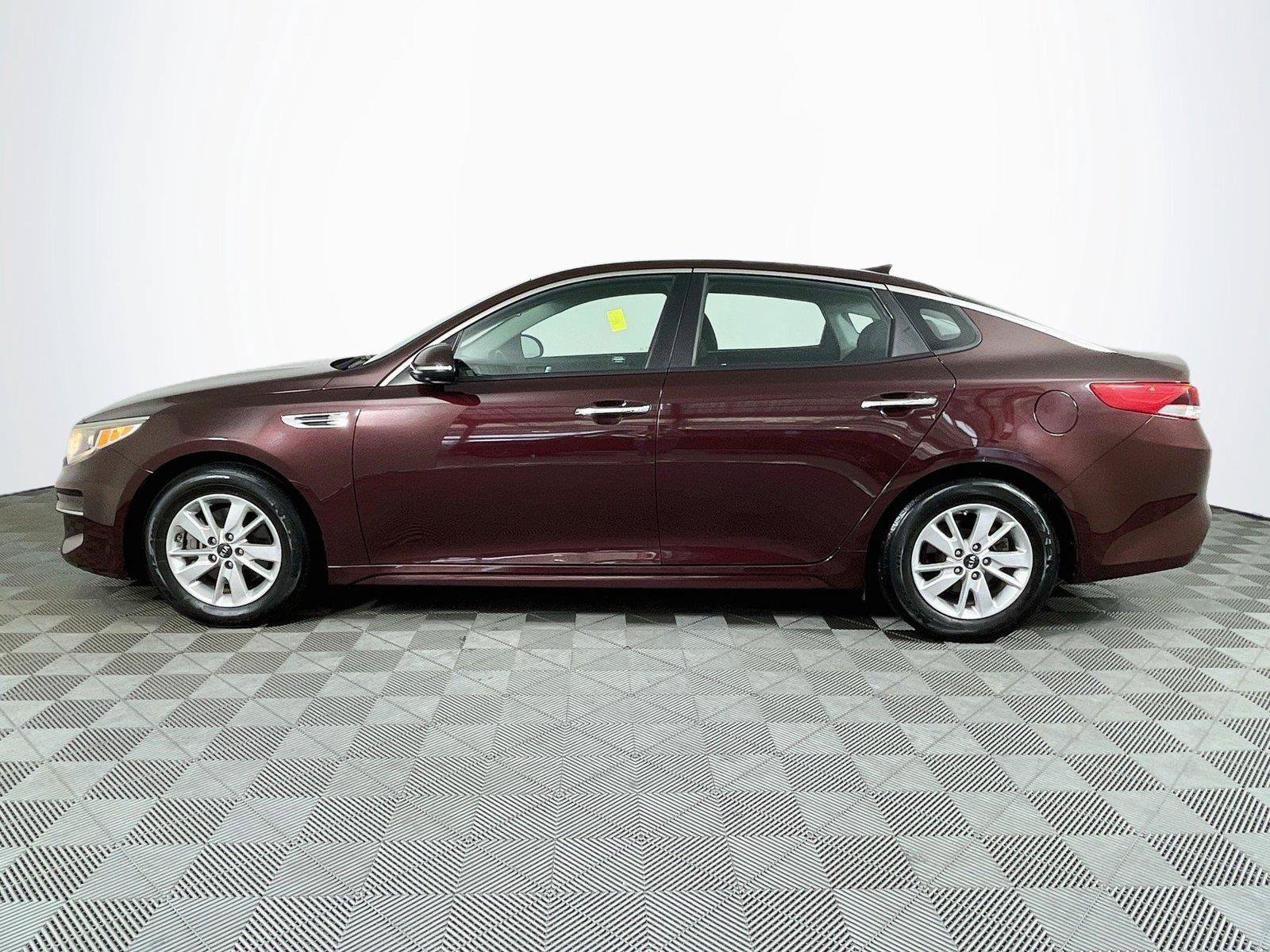 Used 2017 Kia Optima LX FWD image 4