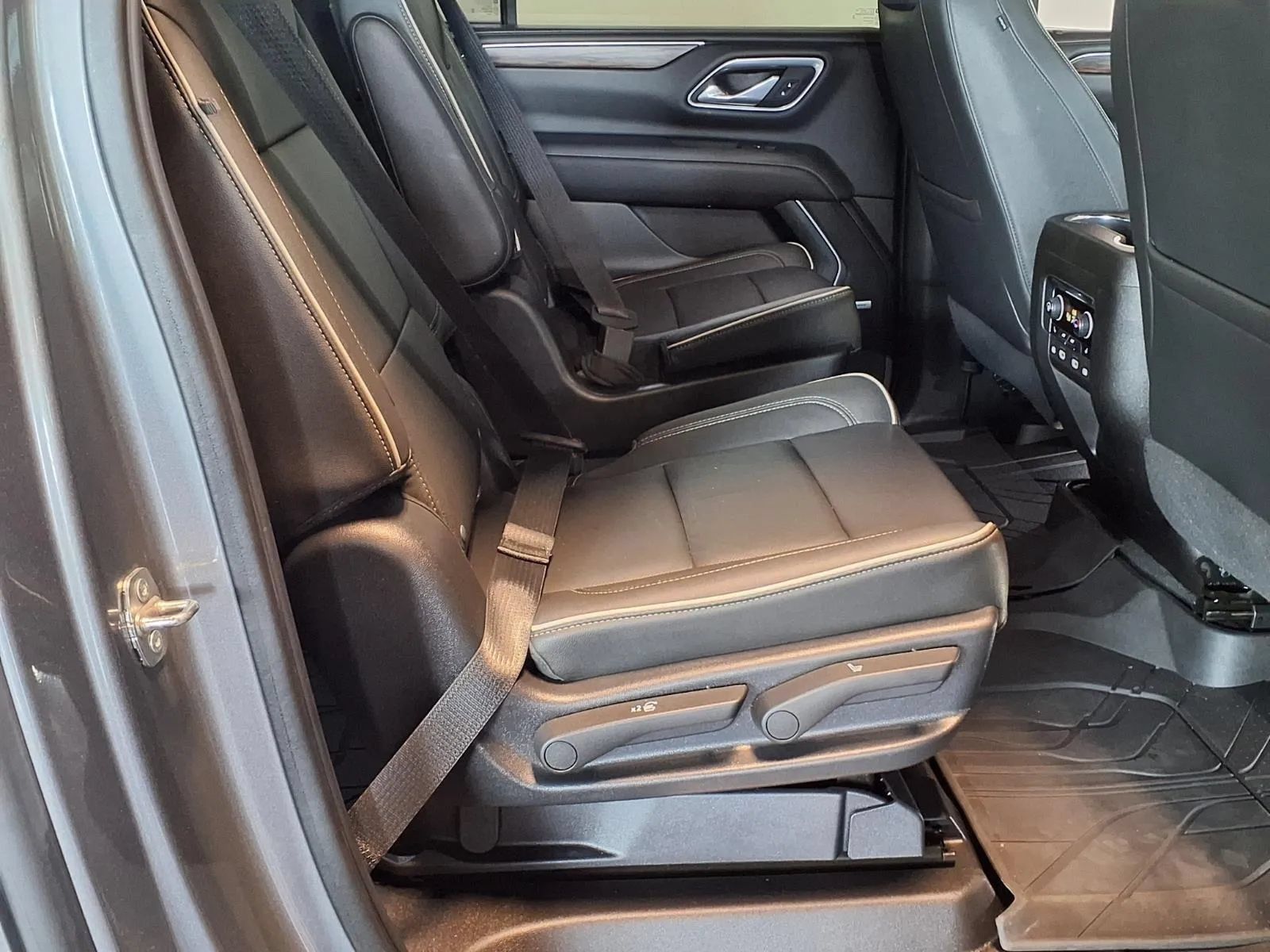 Used 2021 Chevrolet Suburban Premier AWD/4WD image 11