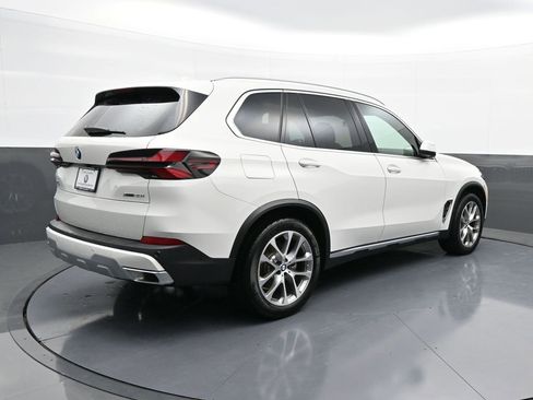 New 2025 BMW X5 xDrive40i w/ Parking Assistance Package image 7