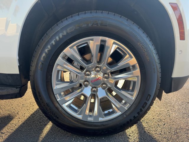 Used 2025 GMC Yukon XL Denali AWD/4WD image 23
