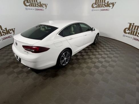 Used 2018 Buick Regal Essence w/ Driver Confidence Package #1 AWD/4WD image 8