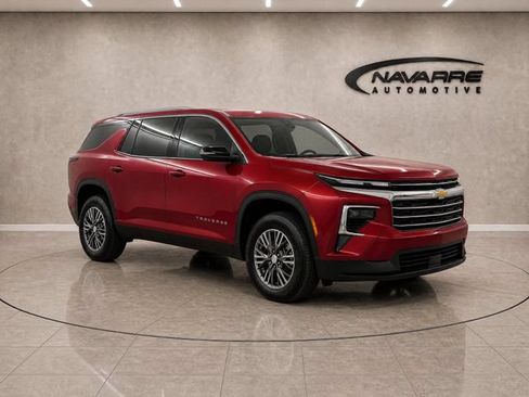 Used 2025 Chevrolet Traverse LT w/ Driver Confidence Package FWD image 9