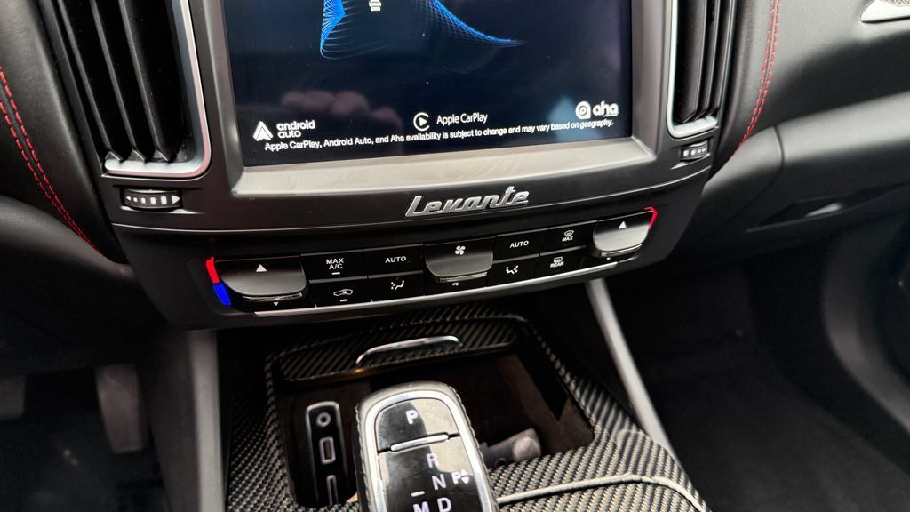 Used 2019 Maserati Levante GranLusso AWD/4WD image 40