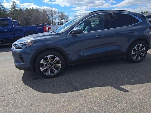 Certified 2025 Ford Escape Platinum AWD/4WD image 15