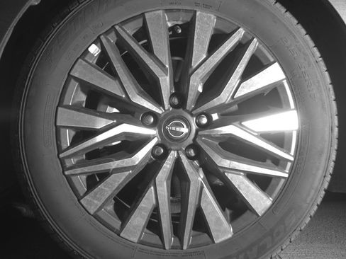 Used 2025 Nissan Altima 2.5 SV FWD image 12
