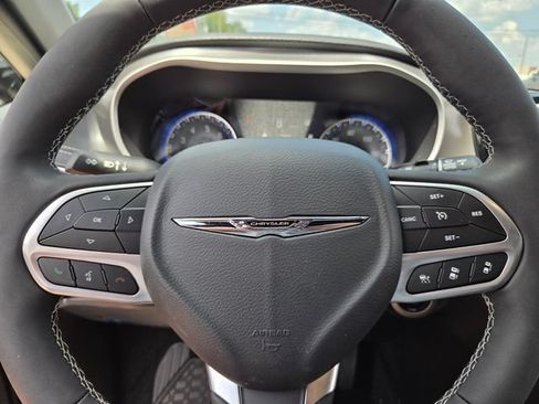 Used 2026 Chrysler Pacifica Select FWD image 28