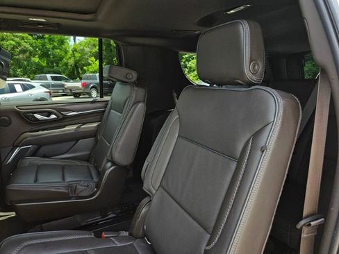Used 2021 GMC Yukon XL Denali w/ Denali Ultimate Package AWD/4WD image 32