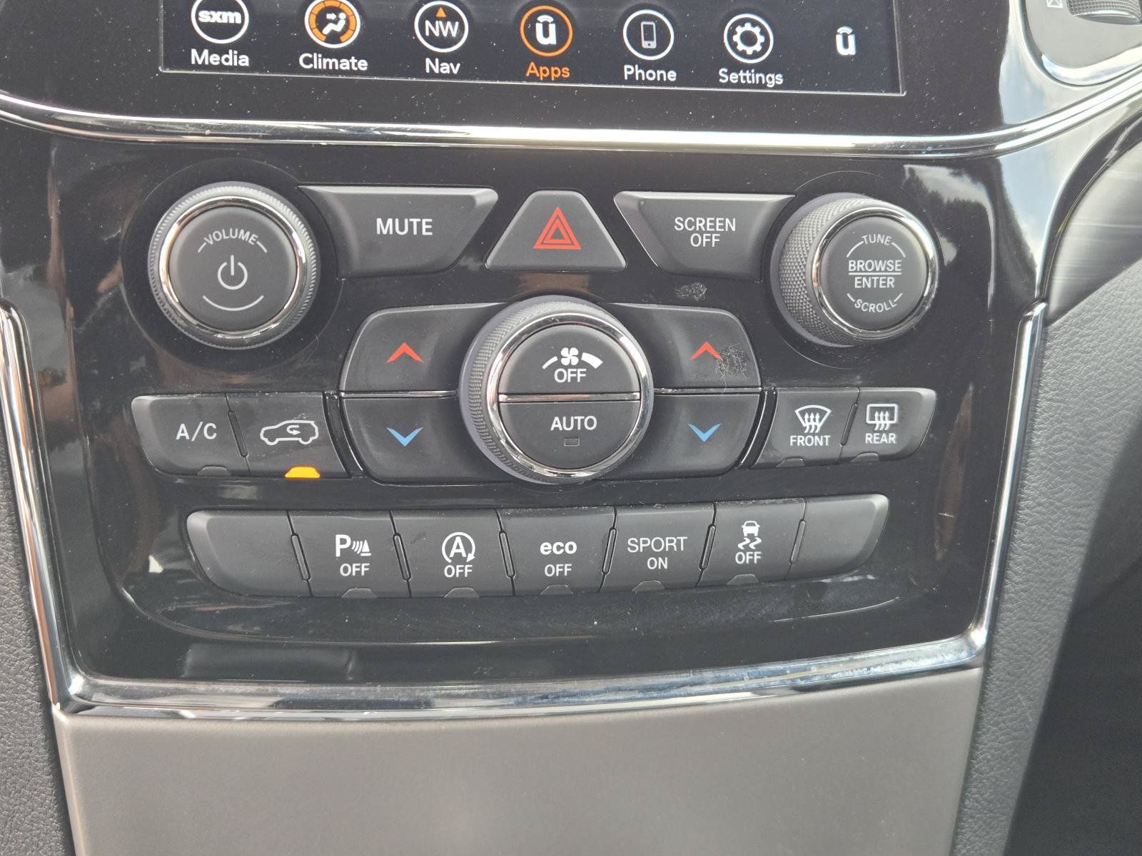 Used 2022 Jeep Grand Cherokee Laredo E RWD image 13