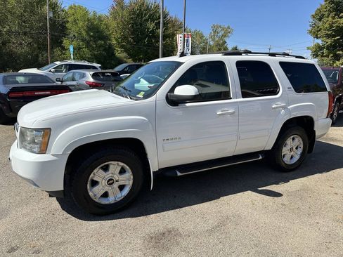 Used 2011 Chevrolet Tahoe LT w/ Luxury Package AWD/4WD image 3