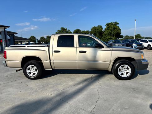 Used 2005 Dodge Dakota SLT image 3
