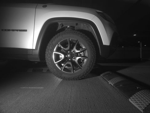 Used 2025 Jeep Compass Trailhawk image 13