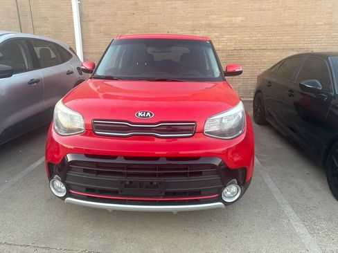 Used 2018 Kia Soul ! FWD image 2