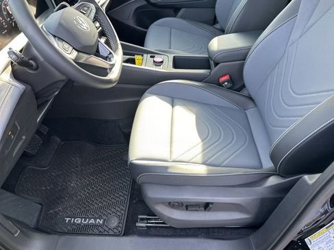 New 2026 Volkswagen Tiguan SE AWD/4WD image 11