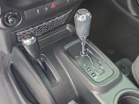 Used 2018 Jeep Wrangler Unlimited Sahara AWD/4WD image 24