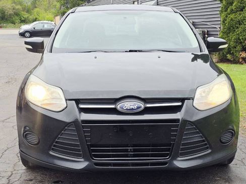 Used 2014 Ford Focus SE w/ SE Winter Package FWD image 9