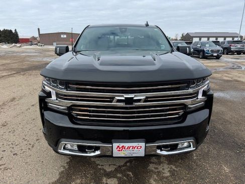 Used 2022 Chevrolet Silverado 1500 High Country w/ Technology Package image 2