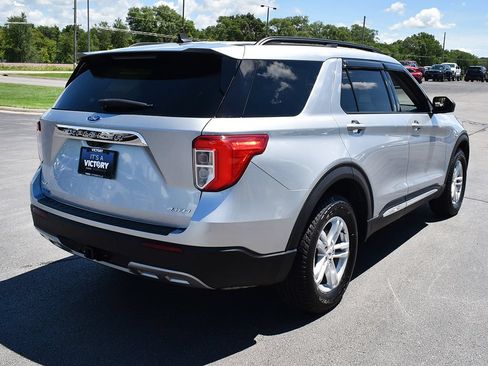 Used 2022 Ford Explorer XLT w/ Equipment Group 202A AWD/4WD image 16