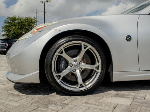 Used 2009 Nissan 370Z NISMO RWD image 11