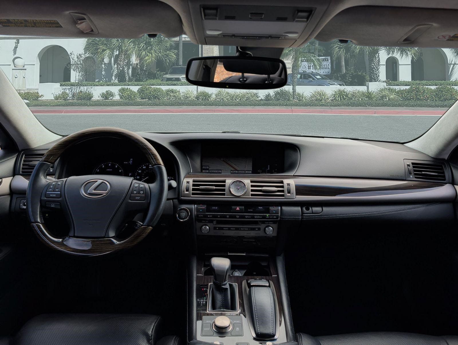 Used 2013 Lexus LS 460 w/ Comfort Pkg RWD image 26