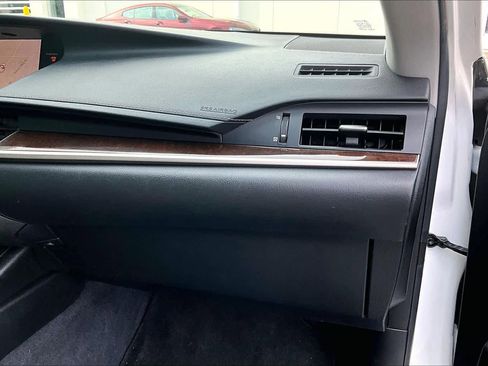 Used 2010 Buick Enclave CXL image 21