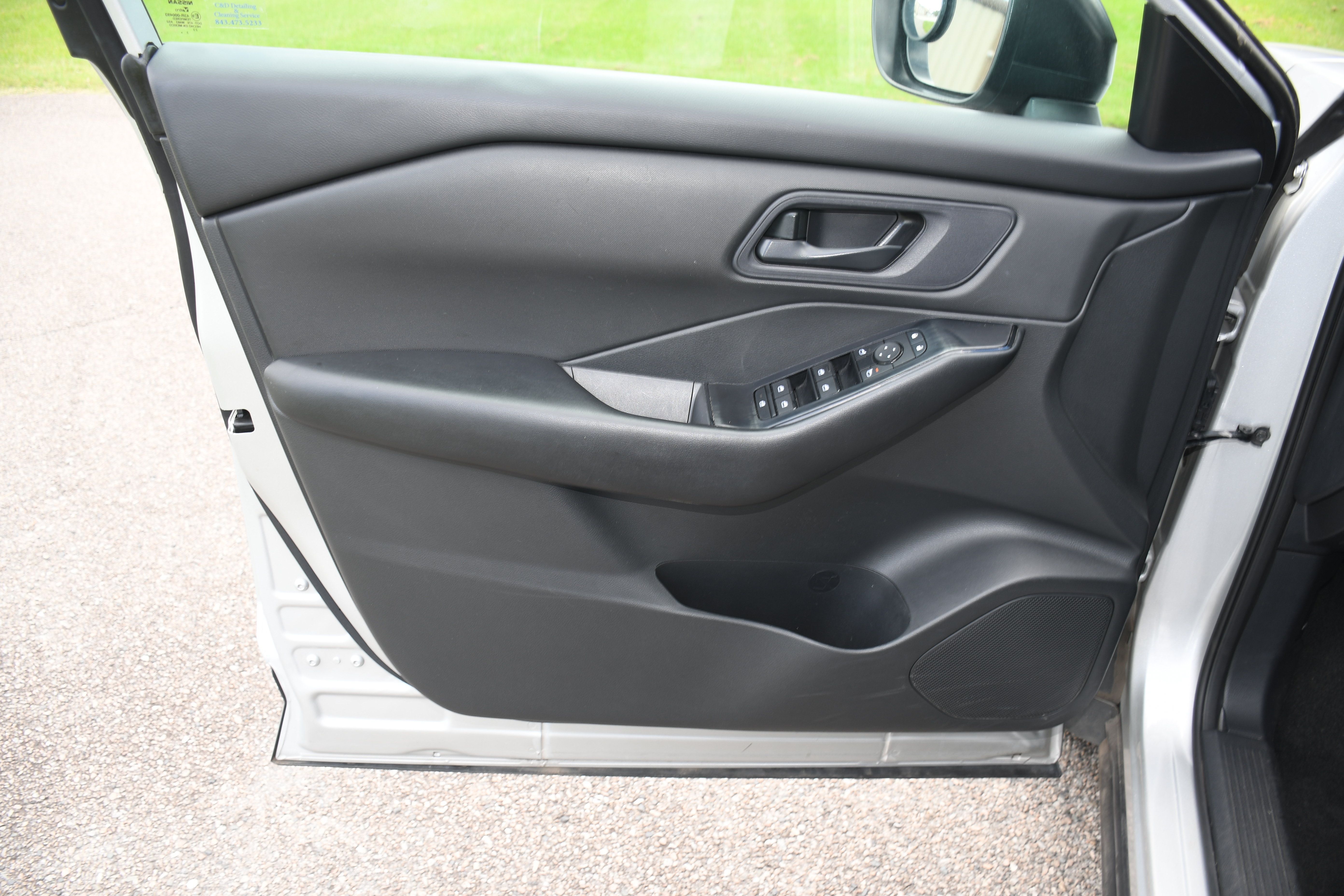 Used 2024 Nissan Rogue S FWD image 9
