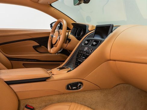 Used 2017 Aston Martin DB11 V12 RWD image 62