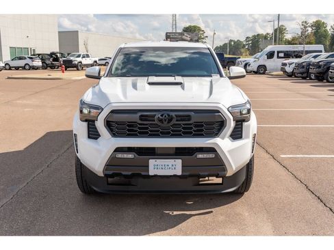 Used 2024 Toyota Tacoma TRD Sport image 3