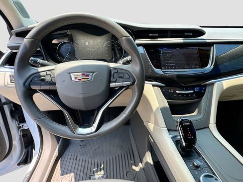 Used 2024 Cadillac XT6 Premium Luxury w/ LPO, Floor Liner Package AWD/4WD image 12