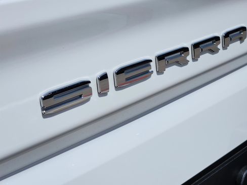Used 2025 GMC Sierra 1500 SLT image 28