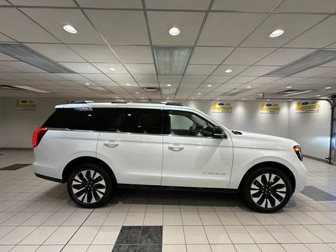 Used 2025 Ford Expedition Platinum w/ Driver's Package image 3