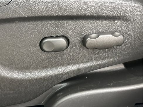 Used 2019 Chevrolet Trax LT w/ LT Convenience Package image 25