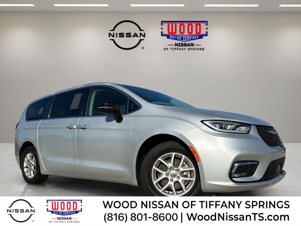 Used 2024 Chrysler Pacifica Touring-L FWD 360° Tour