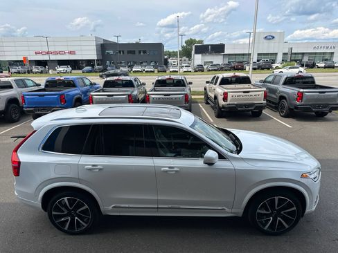 Used 2023 Volvo XC90 B5 Plus w/ Protection Package Premier AWD/4WD image 4