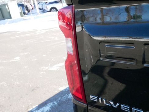 Used 2024 Chevrolet Silverado 1500 LT Trail Boss image 17