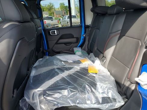 New 2025 Jeep Gladiator Rubicon image 15