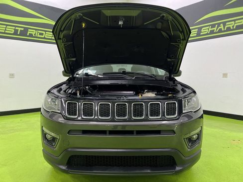 Used 2018 Jeep Compass Latitude w/ Popular Equipment Group AWD/4WD image 4