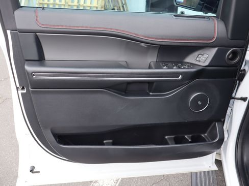 Used 2021 Ford Expedition Max Limited image 18