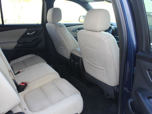 Used 2022 Chevrolet Traverse LS image 14