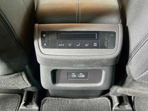 Used 2025 Nissan Pathfinder SV FWD image 28